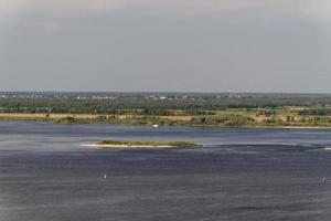 excelente vista sobre o rio volga em nizhny novgorod, rússia foto