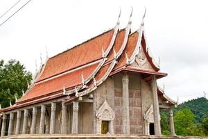 belo templo tailandês na tailândia foto