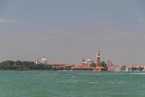 vista da ilha de san giorgio, veneza, itália foto