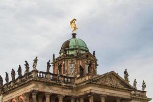 um dos edifícios universitários de potsdam foto