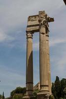 ruínas do teatro di marcello, roma - itália foto