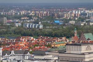 horizonte de varsóvia com torres de varsóvia foto