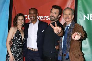 los angeles 11 de janeiro - sarah wayne callies, j august richards, clive standen e michael o neill na nbcuniversal winter press tour no langham huntington hotel em 11 de janeiro de 2020 foto