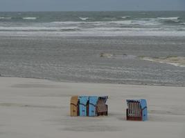 tiem de verão na praia de juist foto