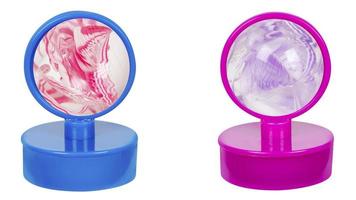 esferas coloridas de bolas de vidro isoladas no fundo branco com traçado de recorte foto