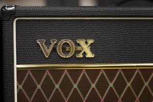 belgrado, sérvia, 2018 - detalhe do amplificador vox. vox é uma fabricante de equipamentos musicais fundada em 1947 na Inglaterra. foto