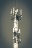 radiação de torre 5g branca vermelha em playa del carmen méxico. foto