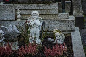 figuras no cemitério foto