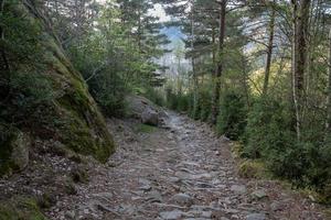 trilha no vale madriu perafita claror em andorra, patrimônio mundial da unesco foto