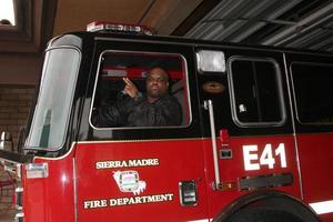 los angeles, 8 de junho - cee lo green no duracell, power aqueles que nos protegem evento no corpo de bombeiros de sierra madre em 8 de junho de 2011 em sierra madre, ca foto