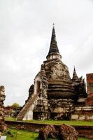 pagode no templo de wat chaiwattanaram, ayutthaya, tailândia foto