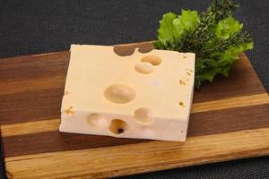 tijolo de queijo maasdam foto