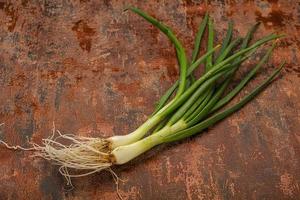 cebola verde saborosa fresca jovem foto