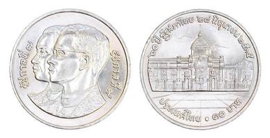 moeda de 10 baht da Tailândia, ano 1992 isolado no fundo branco. foto
