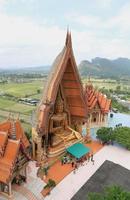 kanchanaburi, tailândia, 2022 grande buda dourado em wat tham suea na província de kanchanaburi, tailândia. foto