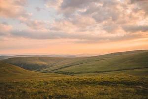 llyn y fan fach no parque nacional brecon beacons foto