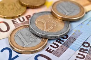 pilhas de moedas de euro foto