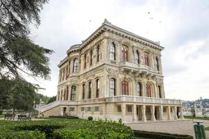 Palácio de kucuksu na cidade de Istambul, Turquia foto