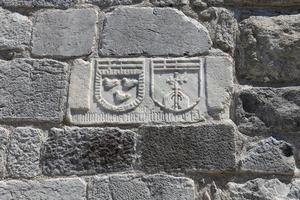 símbolos de cavaleiro no castelo de bodrum, cidade de bodrum, turquia foto