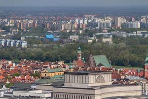 horizonte de varsóvia com torres de varsóvia foto