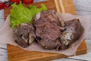 carne de porco marinada pronta para cozinhar foto