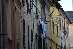 rua estreita italiana típica foto