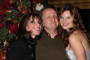 los angeles, 11 de dezembro - kate linder, michael maloney, heather tom na festa de natal anual de heather tom 2010 em casa particular em 11 de dezembro de 2010 em glendale, ca foto