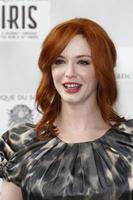 los angeles, 25 de setembro - christina hendricks chegando ao iris, uma viagem pelo mundo do cinema pelo cirque du soleil estreia no teatro kodak em 25 de setembro de 2011 em los angeles, ca foto