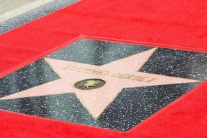 los angeles, 10 de março - estrela eugenio derbez na eugenio derbez caminhada da fama de hollywood cerimônia de estrelas na calçada da fama de hollywood em 10 de março de 2016 em los angeles, ca foto