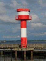 a cidade de eckernfoerde no mar báltico foto