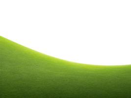 campo de grama verde isolado no fundo branco foto