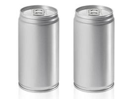 latas de alumínio em fundo branco para design foto