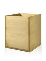 caixa de madeira amarelada vazia. feito de pinho, isolado no fundo branco foto
