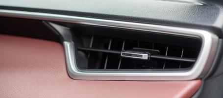 sistema de refrigeração do ar condicionado dentro do carro. ajuste, temperatura e conceito de transporte foto