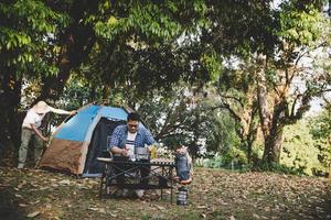 dois melhores amigos vão acampar foto