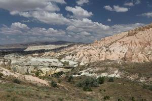 vale das rosas na vila de cavusin, capadócia, nevsehir, turquia foto