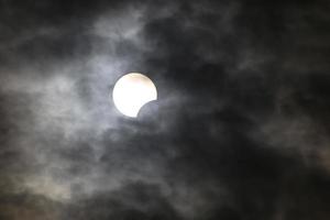 eclipse solar parcial em Istambul, Turquia foto