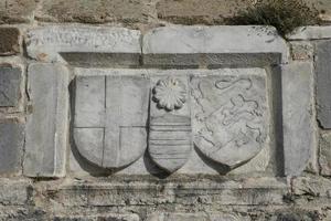 símbolos de cavaleiro no castelo de bodrum, cidade de bodrum, turquia foto