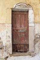 porta tradicional em pyrgi, ilha de chios, grécia foto