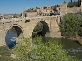 a cidade velha de toledo na espanha foto