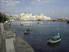 a cidade de valetta na ilha de malta foto