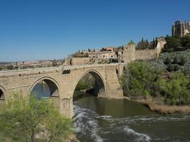 a cidade velha de toledo na espanha foto