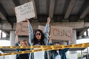 haverá sucesso. grupo de mulheres feministas tem protesto por seus direitos ao ar livre foto