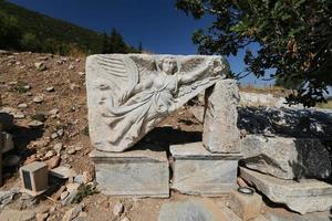 deusa nike na cidade antiga de éfeso na cidade de selcuk, izmir, turquia foto