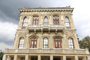 Palácio de kucuksu na cidade de Istambul, Turquia foto