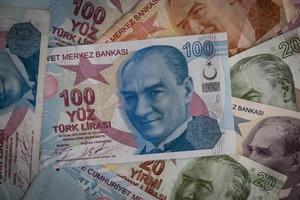 várias notas de lira turca foto