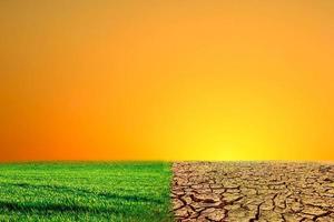 imagem do conceito de aquecimento global mostrando os efeitos da terra seca no ambiente em mudança foto