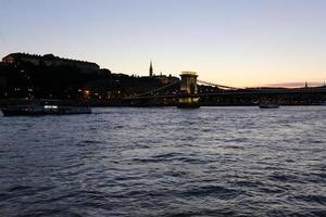 Budapeste capital da Hungria ao pôr do sol foto
