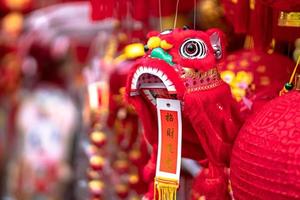 decoração de dança do leão no ano novo chinês. é significa ganhar dinheiro com sorte foto