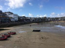 uma vista de st ives em cornwall foto